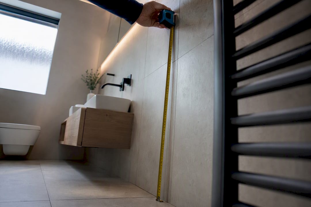Bathroom measurement beside cropped towel rail