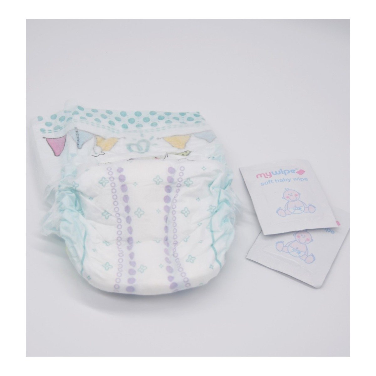 Pampers Junior Nappies With Wipes
